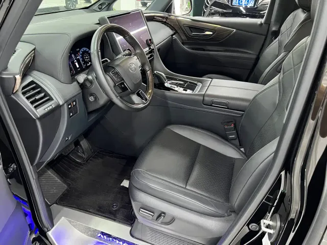 Toyota Alphard — Фото автомобиля 22