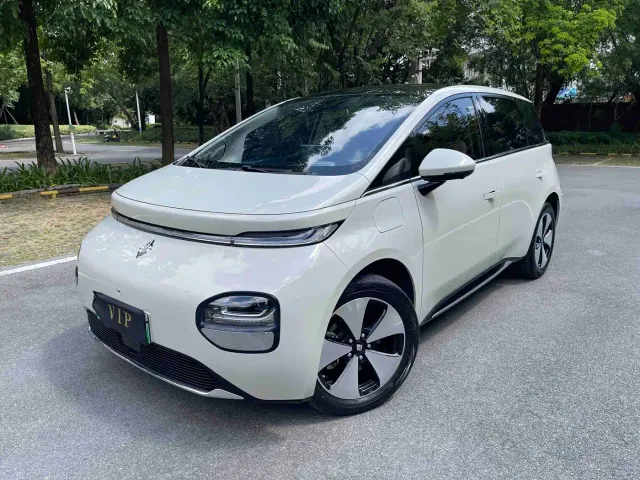 Фотография автомобиля — Baojun Cloud