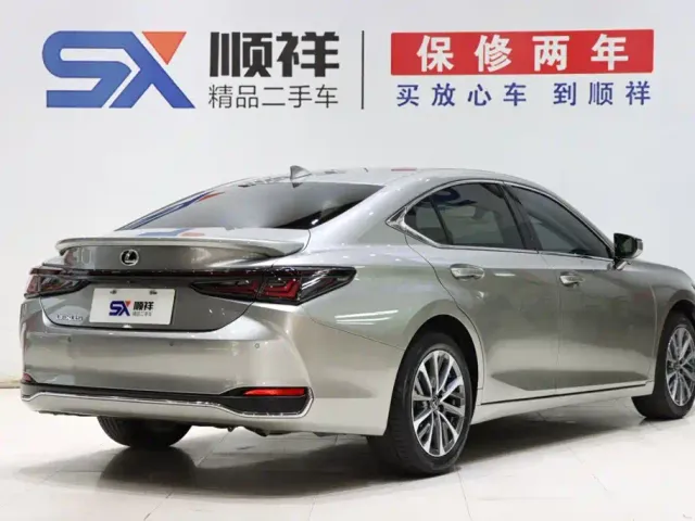 Lexus ES — Фото автомобиля 5
