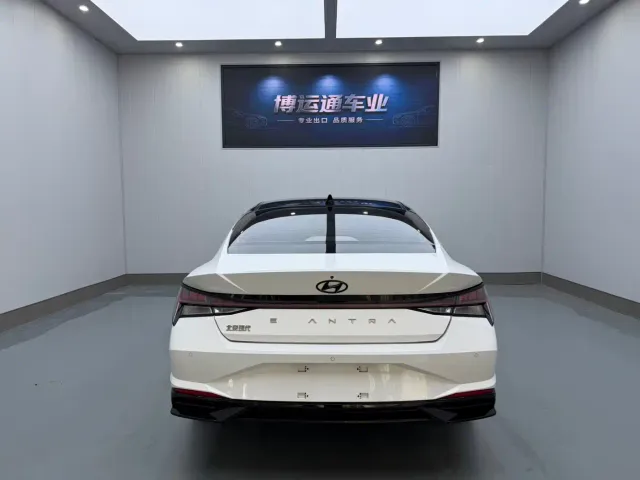 Hyundai Elantra — Фото автомобиля 5