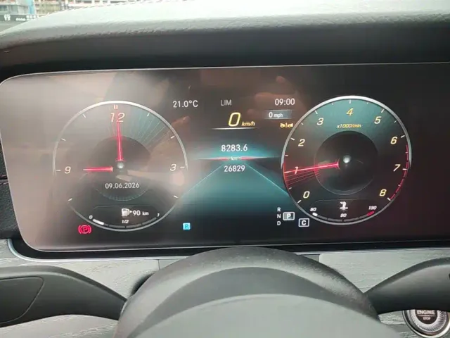 Mercedes-Benz E-Class — Фото автомобиля 11