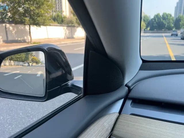 Tesla Model Y — Фото автомобиля 13