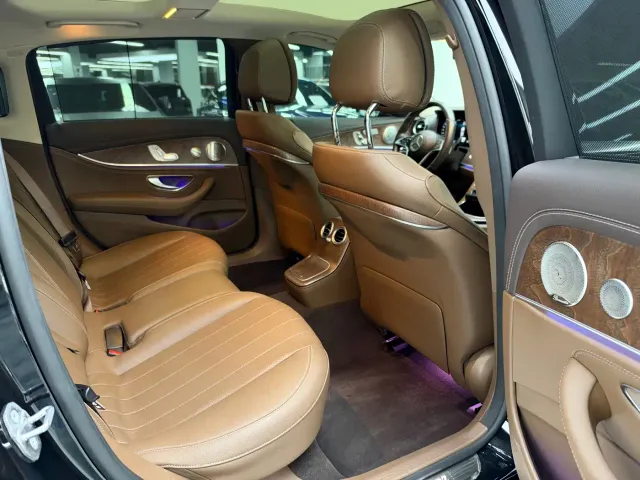 Mercedes-Benz E-Class — Фото автомобиля 12