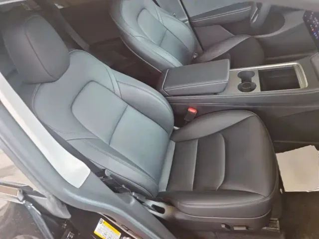 Tesla Model Y — Фото автомобиля 24