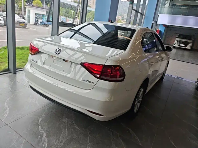 Volkswagen Lavida — Фото автомобиля 6