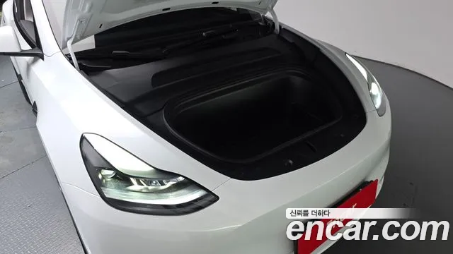 Tesla Model Y — Фото автомобиля 9