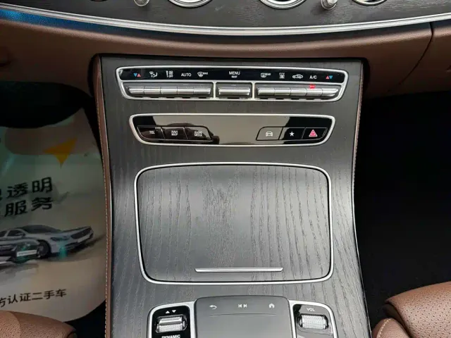 Mercedes-Benz E-Class — Фото автомобиля 27