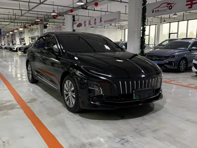 Hongqi E-QM5 — Фото автомобиля 3