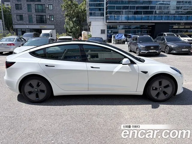 Tesla Model 3 — Фото автомобиля 19