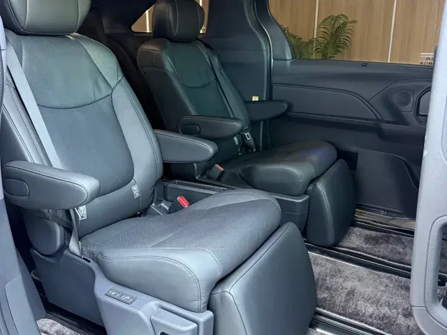 Toyota Sienna — Фото автомобиля 8
