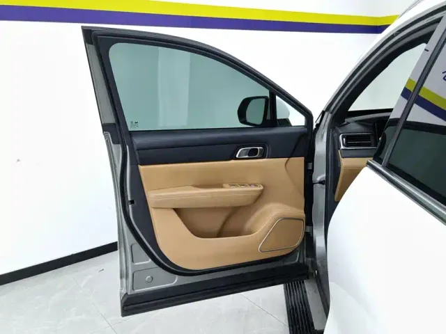 Li Auto ONE — Фото автомобиля 7