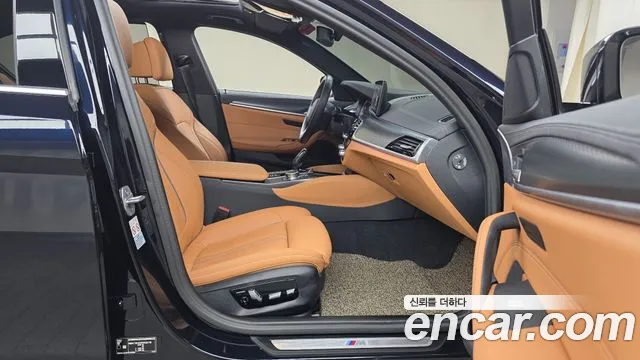 BMW 5 Series G30 — Фото автомобиля 16