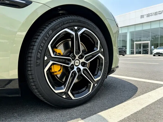Xiaomi SU7 — Фото автомобиля 7
