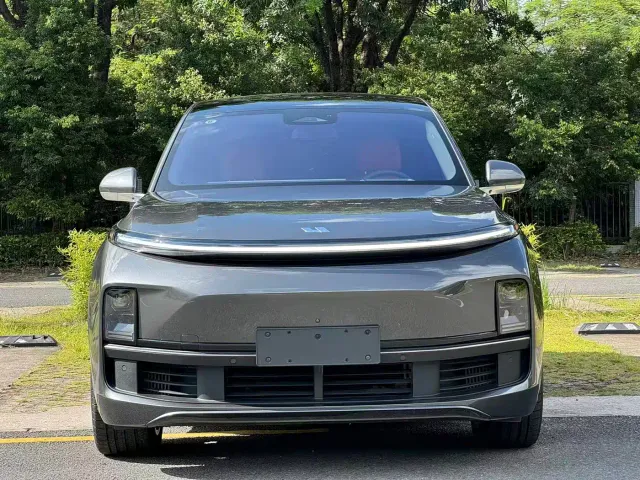 Li Auto L8 — Фото автомобиля 2