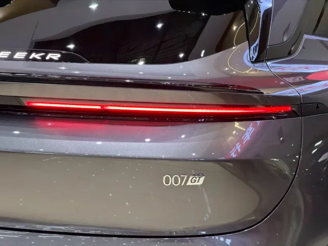 Zeekr 007 GT — Фото автомобиля 4