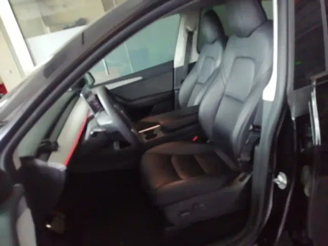 Tesla Model Y — Фото автомобиля 14