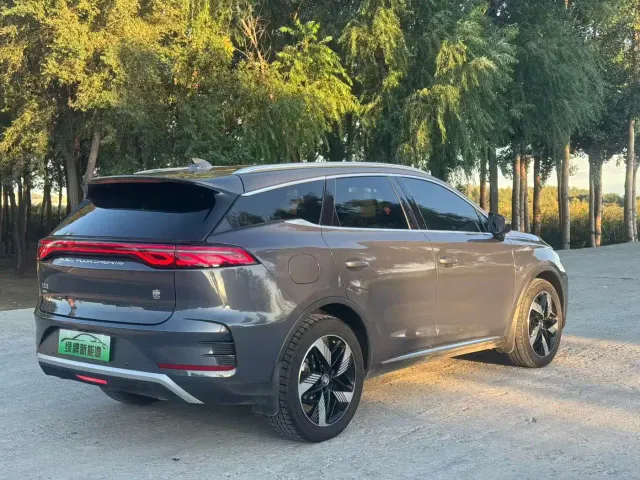 BYD Tang — Фото автомобиля 9