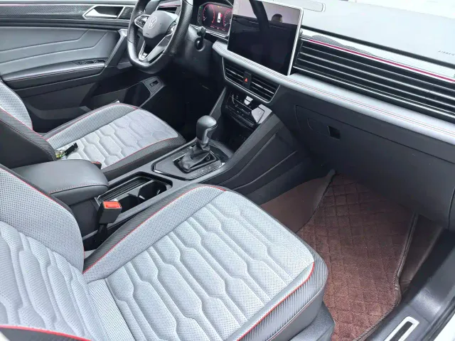 Volkswagen Tiguan L — Фото автомобиля 12