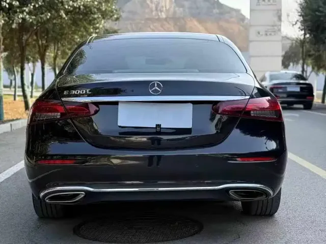 Mercedes-Benz E-Class — Фото автомобиля 8