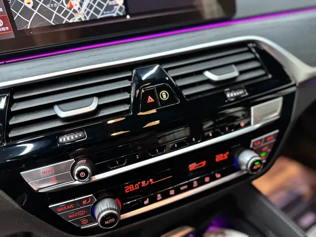 BMW 5 Series — Фото автомобиля 11