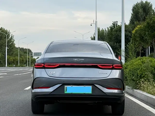 BYD Qin PLUS 2025 DM-i Smart Drive 55KM Leader — Фото автомобиля 5
