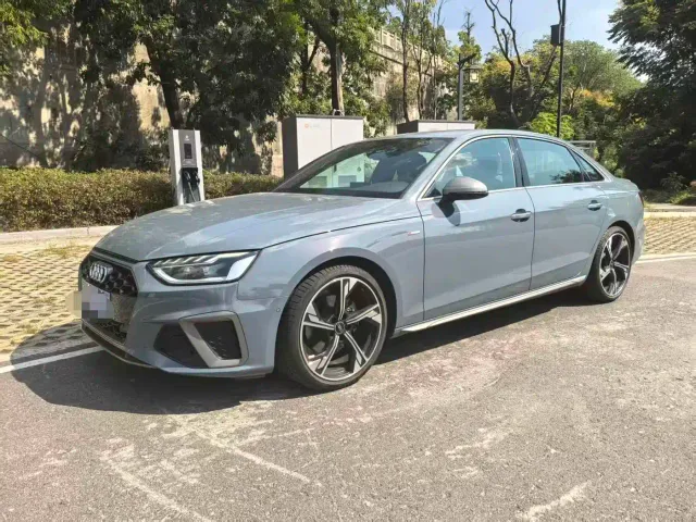 Фотография автомобиля — Audi A4L