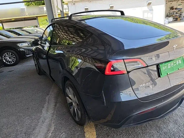 Tesla Model Y — Фото автомобиля 4
