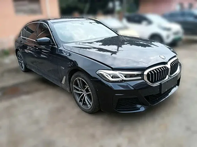 BMW 5 Series — Фото автомобиля 3