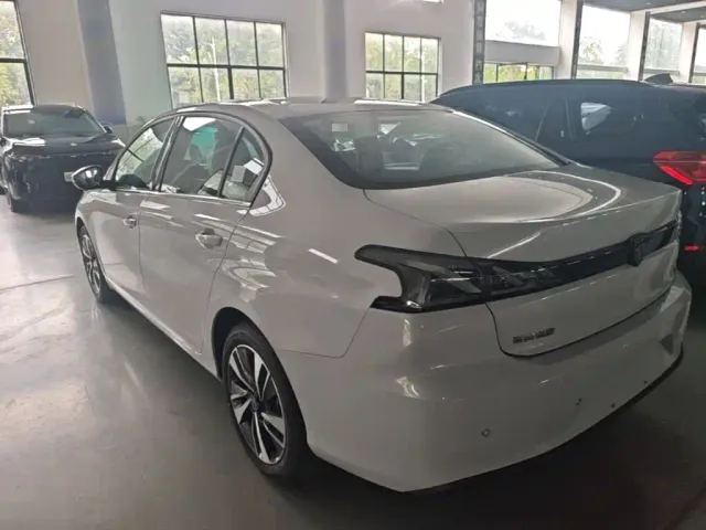 Peugeot 408 — Фото автомобиля 4