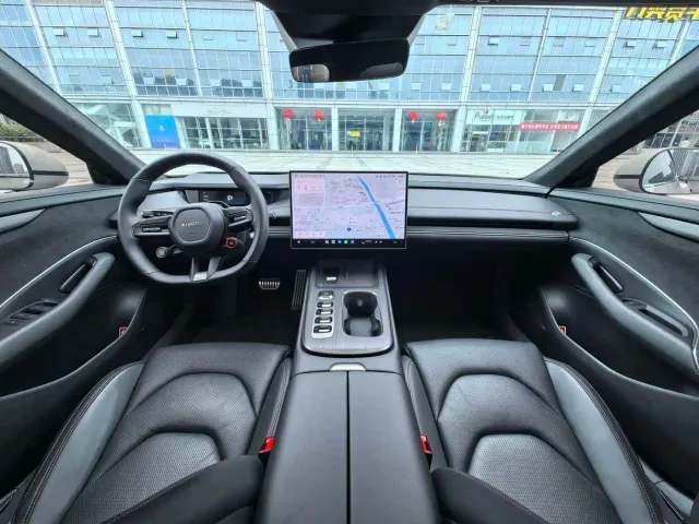 Xiaomi SU7 — Фото автомобиля 13