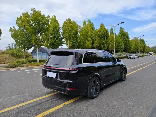 Li Auto L9 — Фото автомобиля 9
