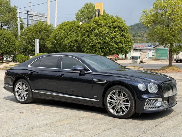 Bentley Flying Spur — Фото автомобиля 3