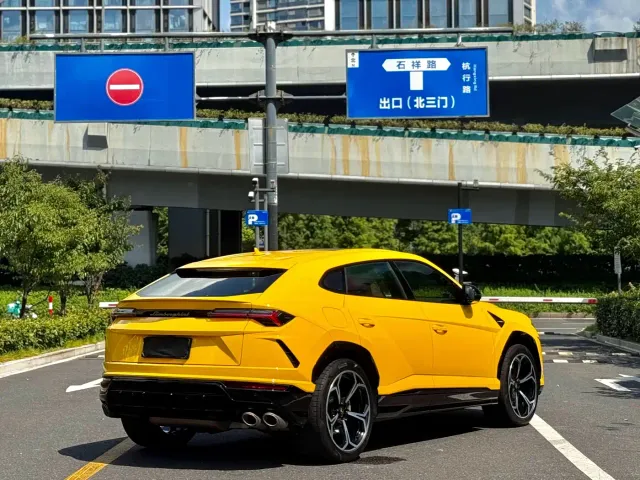 Lamborghini Urus — Фото автомобиля 7