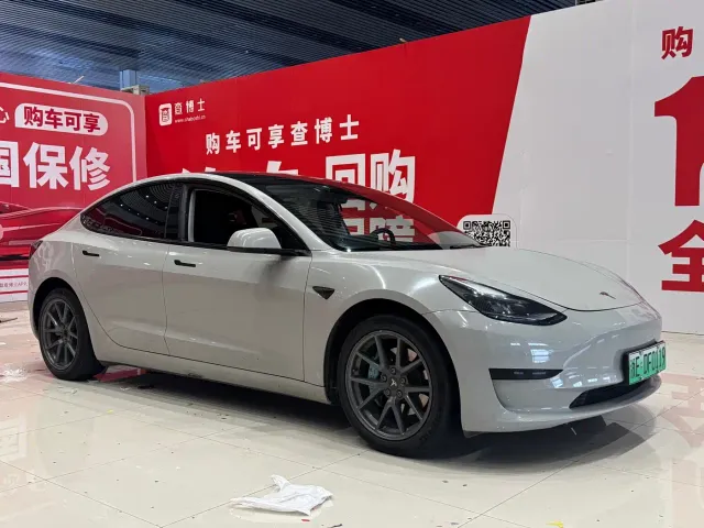 Tesla Model 3 — Фото автомобиля 3
