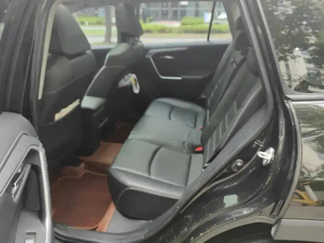 Toyota RAV4 — Фото автомобиля 11
