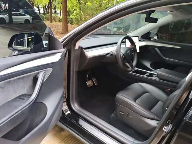 Tesla Model Y — Фото автомобиля 15