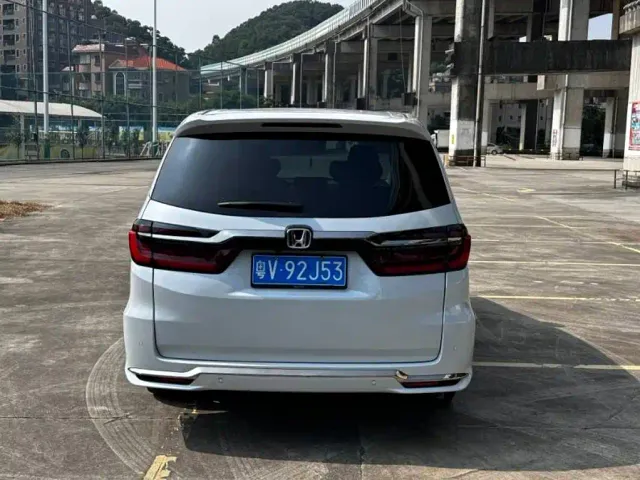 Honda Elysion — Фото автомобиля 6