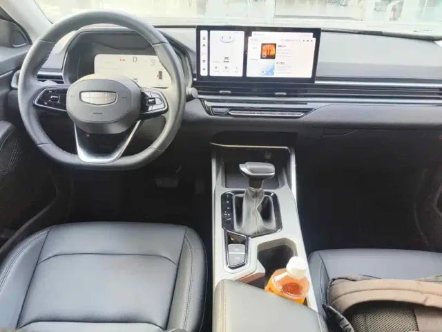 Geely Emgrand — Фото автомобиля 12