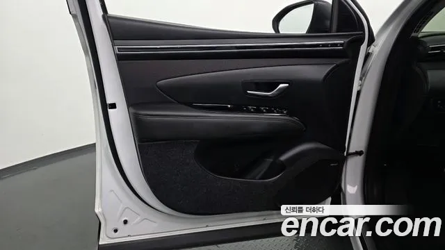 Hyundai Tucson Tucson (NX4) Бензин 1.6 турбо 2WD — Фото автомобиля 24