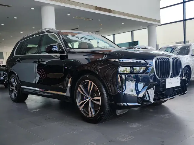 BMW X7 — Фото автомобиля 3