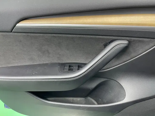 Tesla Model 3 — Фото автомобиля 24