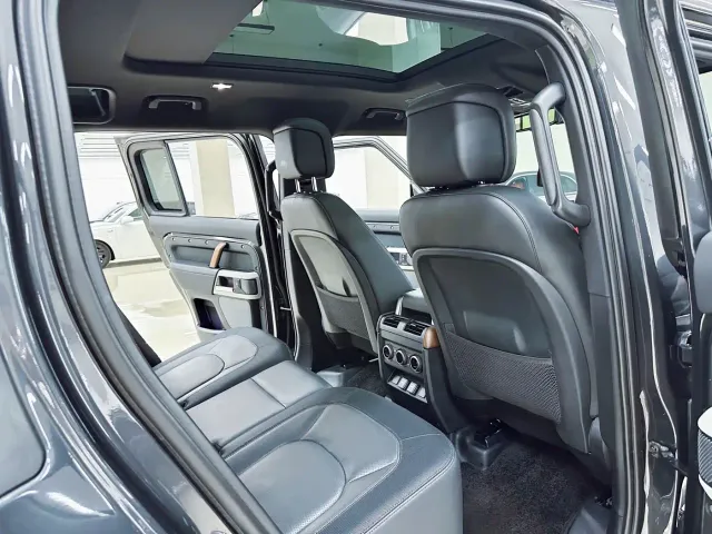 Land Rover Defender — Фото автомобиля 10