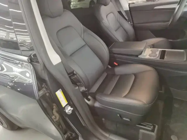 Tesla Model Y — Фото автомобиля 24