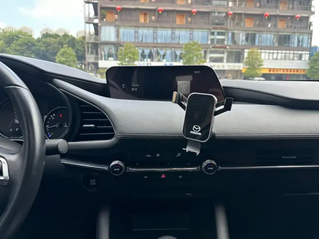 Mazda Axela — Фото автомобиля 19