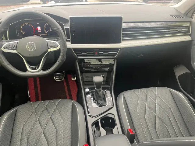 Volkswagen Tiguan L — Фото автомобиля 14