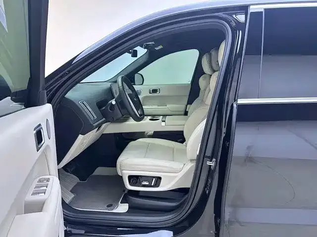 Li Auto L8 — Фото автомобиля 7