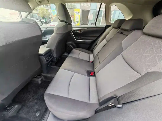 Toyota RAV4 — Фото автомобиля 6