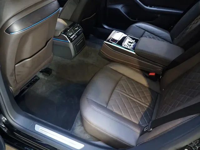 Audi A8 — Фото автомобиля 6
