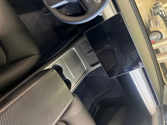 Tesla Model Y — Фото автомобиля 10