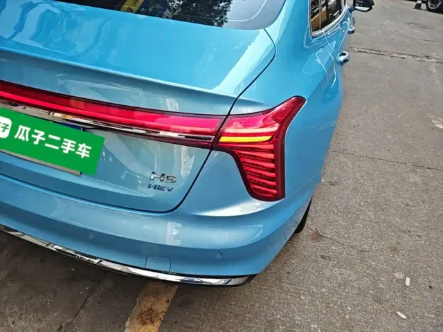Hongqi Hongqi H5 2023 1.5T HEV Smart Connect Flag Comfort — Фото автомобиля 7